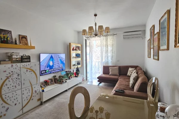 Shtepi ne shitje Apartament ne Tirane, 2+1, Mobilimi E mobiluar, Pagesa 212,009  Euro.