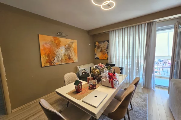 Shtepi ne shitje Apartament ne Tirane, 2+1, Mobilimi E mobiluar, Pagesa 223,009  Euro.