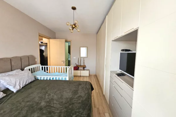 Shtepi ne shitje Apartament ne Tirane, 2+1, Mobilimi E mobiluar, Pagesa 223,009  Euro.