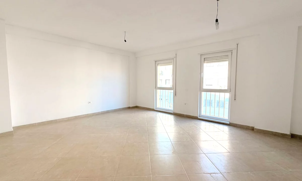 Shtepi ne shitje Apartament ne Tirane, 2+1, Mobilimi Bosh, pa mobiluar, Pagesa 19,300,009  Leke.