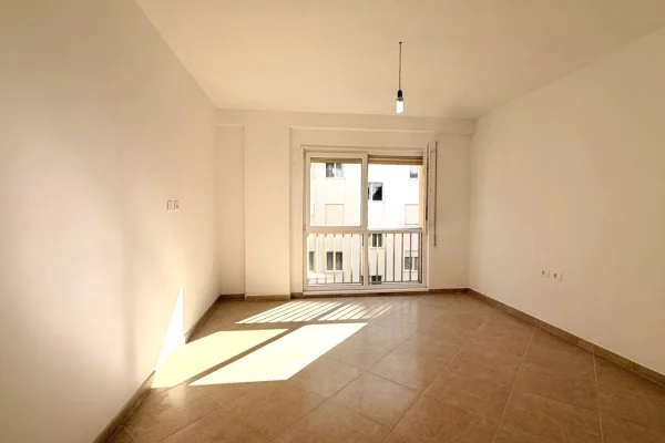 Shtepi ne shitje Apartament ne Tirane, 2+1, Mobilimi Bosh, pa mobiluar, Pagesa 19,300,009  Leke.