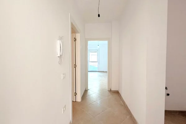 Shtepi ne shitje Apartament ne Tirane, 2+1, Mobilimi Bosh, pa mobiluar, Pagesa 19,300,009  Leke.