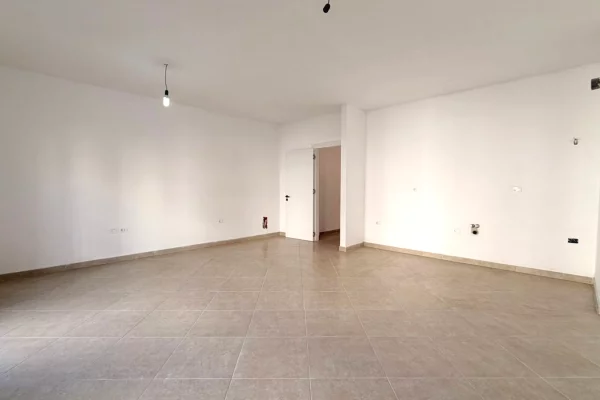 Shtepi ne shitje Apartament ne Tirane, 2+1, Mobilimi Bosh, pa mobiluar, Pagesa 19,300,009  Leke.