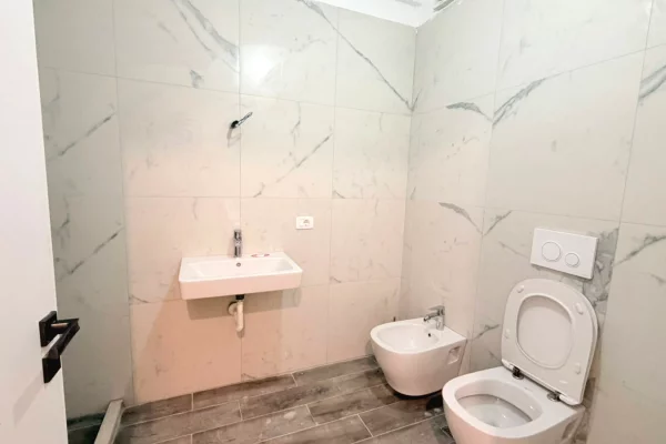 Shtepi ne shitje Apartament ne Tirane, 2+1, Mobilimi Bosh, pa mobiluar, Pagesa 19,300,009  Leke.