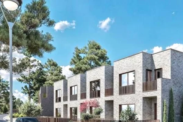 Shtepi ne shitje Apartament ne Tirane, 2+1, Mobilimi Bosh, pa mobiluar, Pagesa 339,912  Euro.