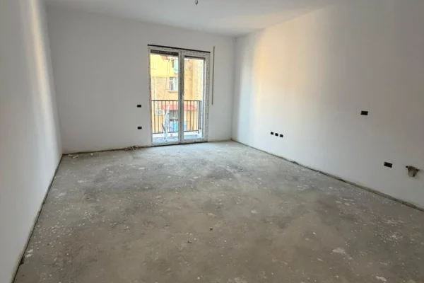 Shtepi ne shitje Apartament ne Tirane, 2+1, Mobilimi Bosh, pa mobiluar, Pagesa 151,060  Euro.