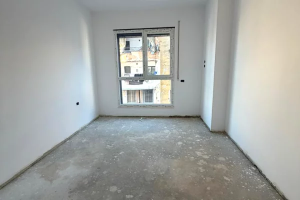 Shtepi ne shitje Apartament ne Tirane, 2+1, Mobilimi Bosh, pa mobiluar, Pagesa 151,060  Euro.