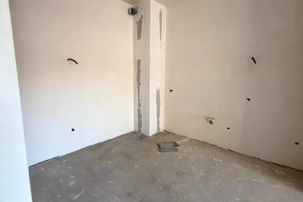 Shtepi ne shitje Apartament ne Tirane, 2+1, Mobilimi Bosh, pa mobiluar, Pagesa 257,550  Euro.