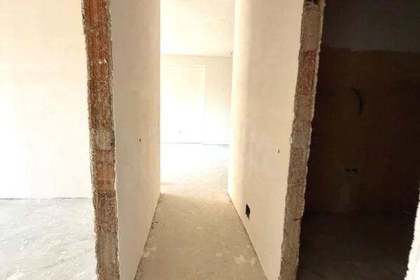 Shtepi ne shitje Apartament ne Tirane, 2+1, Mobilimi Bosh, pa mobiluar, Pagesa 257,550  Euro.