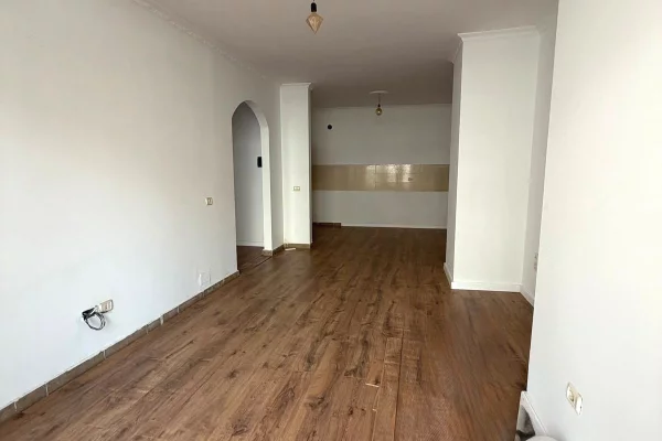 Shtepi ne shitje Apartament ne Tirane, 2+1, Mobilimi Bosh, pa mobiluar, Pagesa 145,300  Euro.