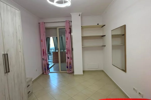 Shtepi ne shitje Apartament ne Tirane, 2+1, Mobilimi E mobiluar, Pagesa 220,000  Euro.