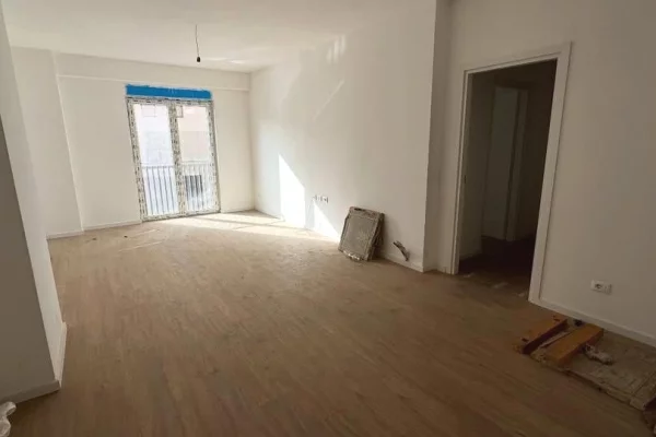 Shtepi ne shitje Apartament ne Tirane, 2+1, Mobilimi Bosh, pa mobiluar, Pagesa 205,800  Euro.