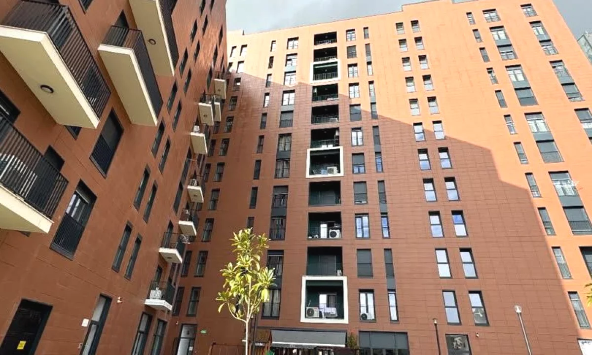 Shtepi ne shitje Apartament ne Tirane, 2+1, Mobilimi Bosh, pa mobiluar, Pagesa 205,800  Euro.