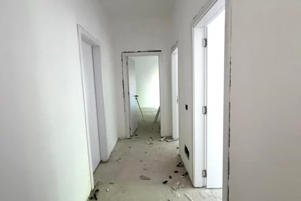 Shtepi ne shitje Apartament ne Tirane, 3+1, Mobilimi Bosh, pa mobiluar, Pagesa 181,000  Euro.