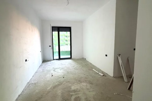 Shtepi ne shitje Apartament ne Tirane, 3+1, Mobilimi Bosh, pa mobiluar, Pagesa 181,000  Euro.