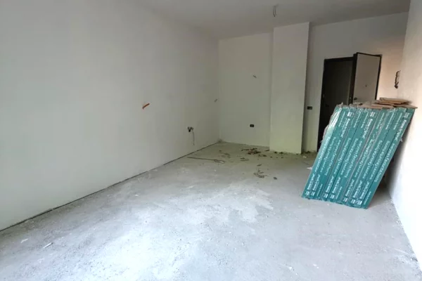 Shtepi ne shitje Apartament ne Tirane, 3+1, Mobilimi Bosh, pa mobiluar, Pagesa 181,000  Euro.