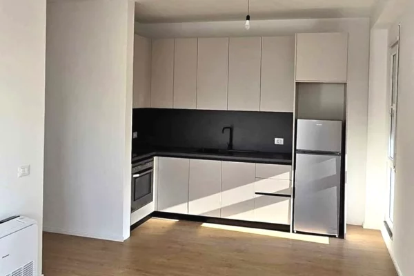 🏢 Zyrë me Qira 2+1+2 + Parkim – Don Bosko (Rruga Egnatia) ✨