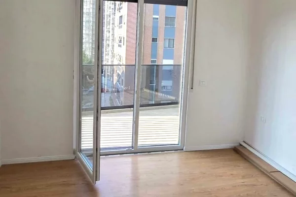 Ambient biznesi me qera 3+1 ne Tirane - 70,000 Leke