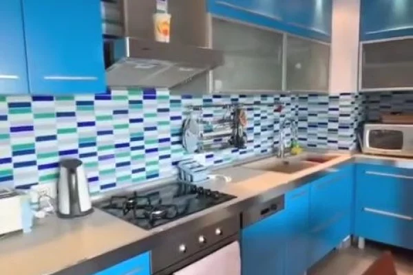 Shtepi ne shitje Apartament ne Durres, 2+1, Mobilimi E mobiluar, Pagesa 300,100  Euro.