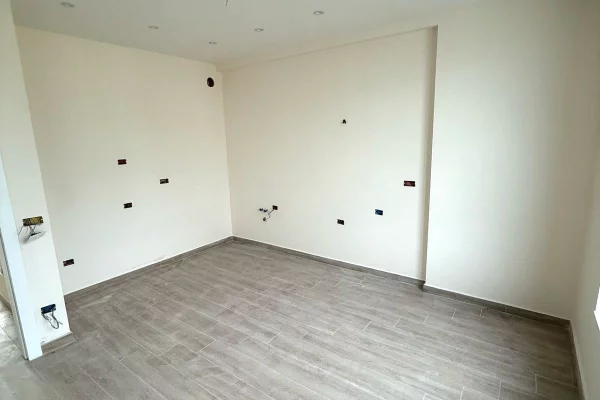 Appartamento in vendita a Tirana 3+1, Vuoto