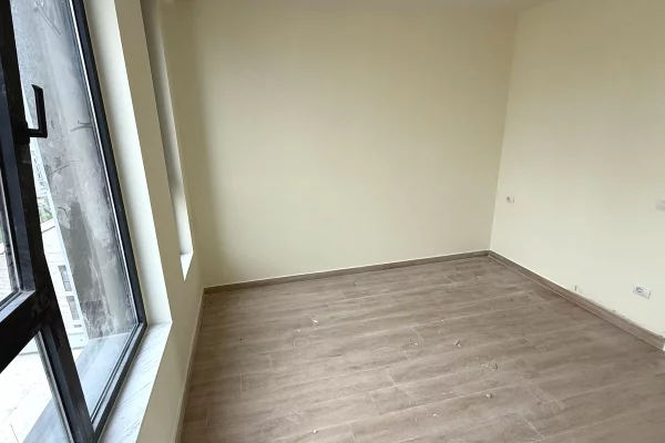 Appartamento in vendita a Tirana 3+1, Vuoto