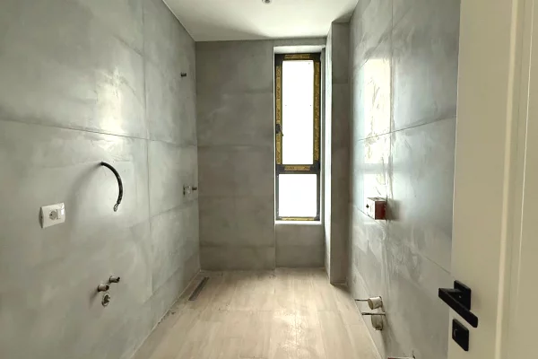 Appartamento in vendita a Tirana 3+1, Vuoto