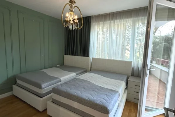 Shtepi ne shitje Apartament ne Tirane, 3+1, Mobilimi E mobiluar, Pagesa 390,000  Euro.