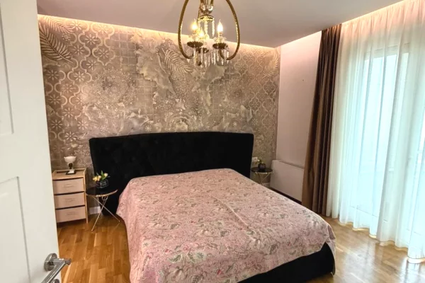 Shtepi ne shitje Apartament ne Tirane, 3+1, Mobilimi E mobiluar, Pagesa 390,000  Euro.