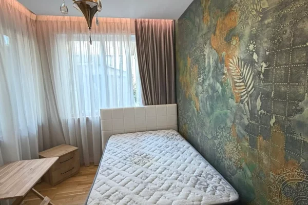 Shtepi ne shitje Apartament ne Tirane, 3+1, Mobilimi E mobiluar, Pagesa 390,000  Euro.