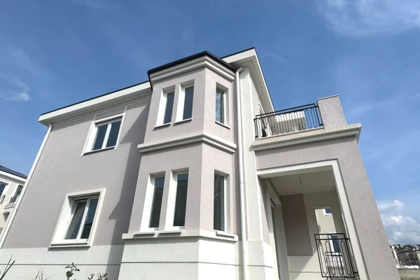 Luxury villas for sale in Tirana 5+1, Emty