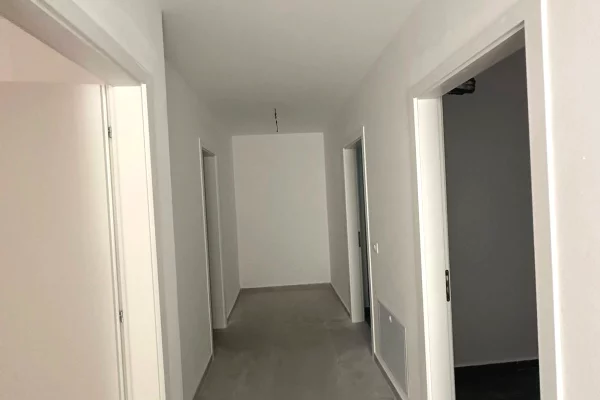 Luxury villas for sale in Tirana 5+1, Emty