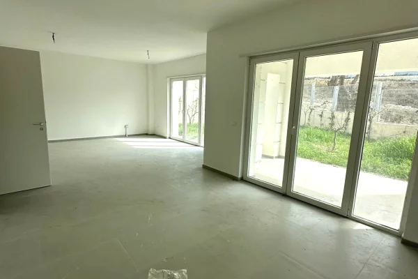 Luxury villas for sale in Tirana 5+1, Emty