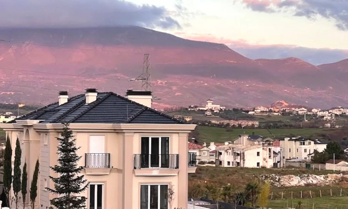 Luxury villas for sale in Tirana 7+1, Furnished