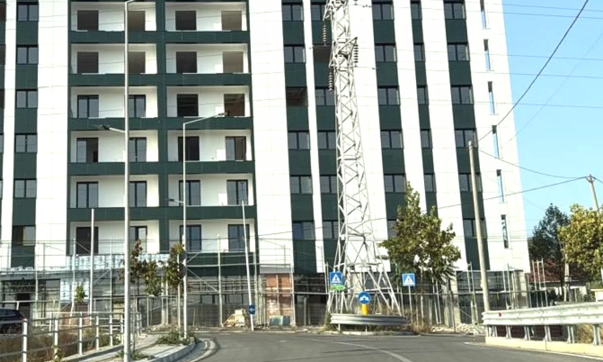 Shtepi ne shitje Apartament ne Tirane, 2+1, Mobilimi Bosh, pa mobiluar, Pagesa 142,500  Euro.