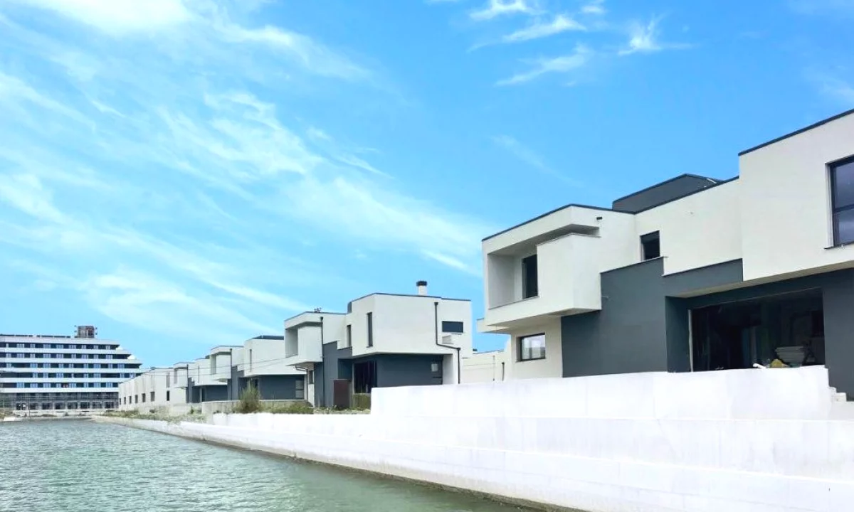 Shtepi ne shitje Apartament ne Durres, 2+1, Mobilimi Bosh, pa mobiluar, Pagesa 265,000  Euro.