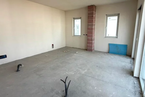 Shtepi ne shitje Vila Luksoze ne Tirane, 4+1, Mobilimi Bosh, pa mobiluar, Pagesa 1,270,000  Euro.