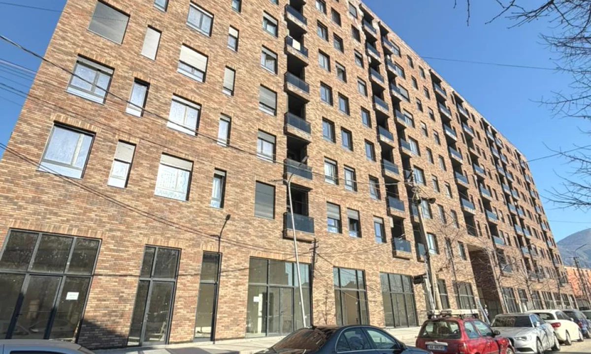 Shtepi ne shitje Apartament ne Tirane, 3+1, Mobilimi Bosh, pa mobiluar, Pagesa 229,650  Euro.