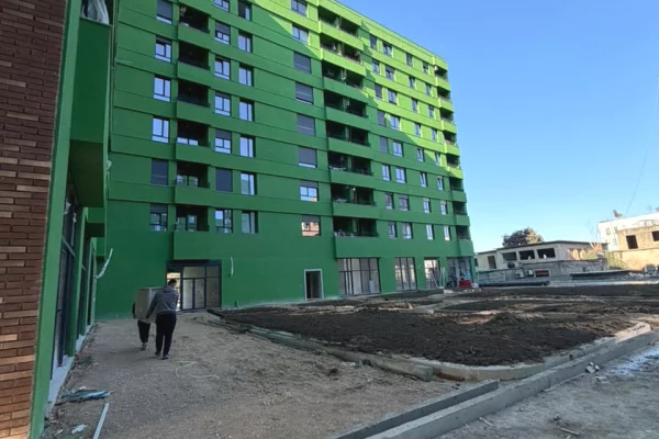 Shtepi ne shitje Apartament ne Tirane, 3+1, Mobilimi Bosh, pa mobiluar, Pagesa 229,650  Euro.