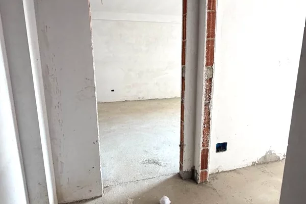 Shtepi ne shitje Apartament ne Tirane, 2+1, Mobilimi Bosh, pa mobiluar, Pagesa 122,176  Euro.