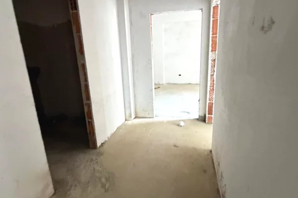 Shtepi ne shitje Apartament ne Tirane, 2+1, Mobilimi Bosh, pa mobiluar, Pagesa 122,176  Euro.