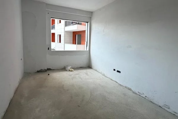 Shtepi ne shitje Apartament ne Tirane, 2+1, Mobilimi Bosh, pa mobiluar, Pagesa 122,176  Euro.