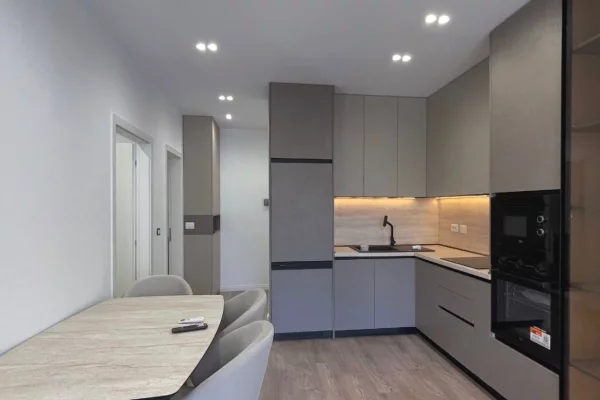 Shtepi me qera Apartament ne Tirane, 2+1, Mobilimi E mobiluar, Pagesa 900  Euro.
