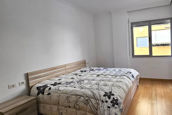 Shtepi me qera Apartament ne Tirane, 2+1, Mobilimi E mobiluar, Pagesa 90,000  Leke.