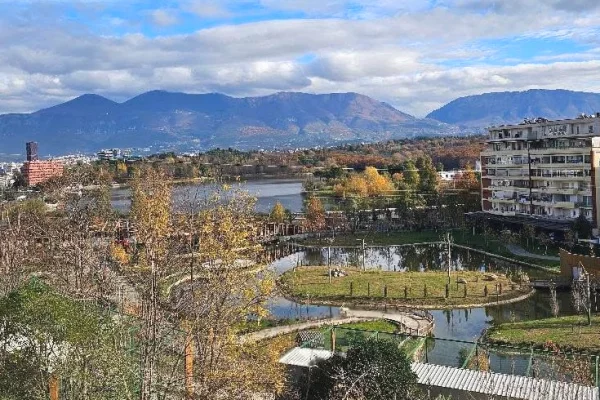 Shtepi me qera Apartament ne Tirane, 2+1, Mobilimi E mobiluar, Pagesa 90,000  Leke.