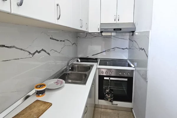 Shtepi me qera Apartament ne Tirane, 1+1, Mobilimi E mobiluar, Pagesa 550  Euro.