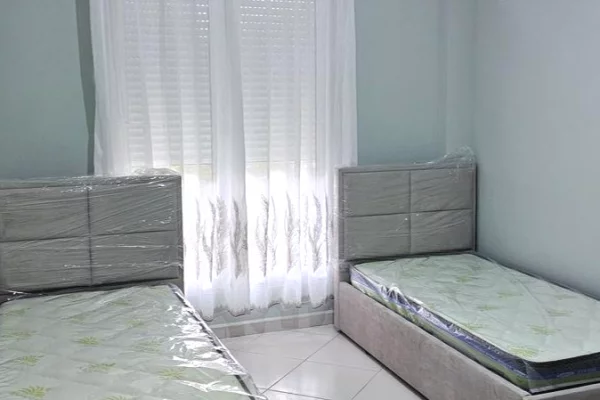 Shtepi me qera Apartament ne Tirane, 2+1, Mobilimi E mobiluar, Pagesa 65,000  Leke.