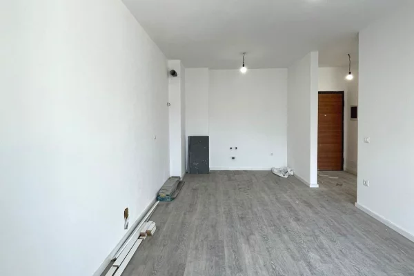 Shtepi ne shitje Apartament ne Tirane, 2+1, Mobilimi Bosh, pa mobiluar, Pagesa 178,000  Euro.