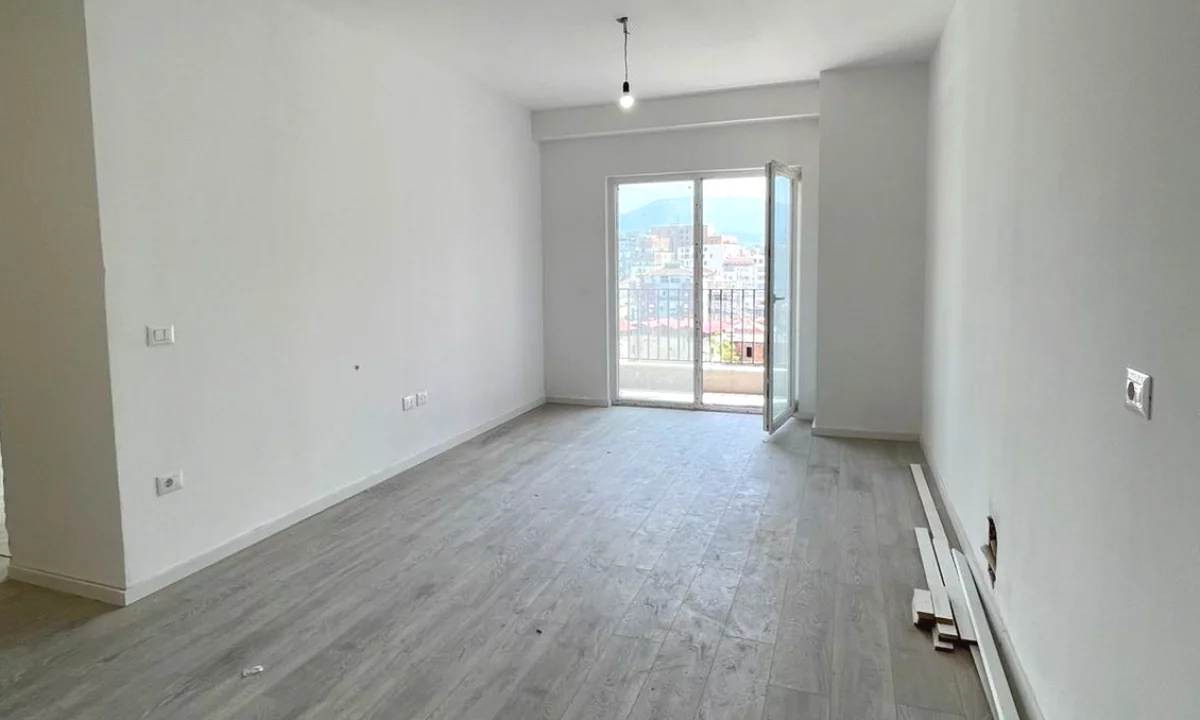 Shtepi ne shitje Apartament ne Tirane, 2+1, Mobilimi Bosh, pa mobiluar, Pagesa 178,000  Euro.