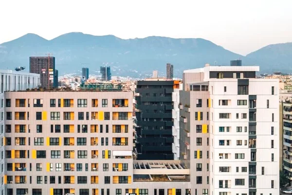 Shtepi ne shitje Apartament ne Tirane, 3+1, Mobilimi Bosh, pa mobiluar, Pagesa 39,500,000  Leke.