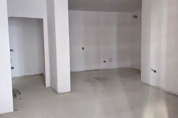 Shtepi ne shitje Apartament ne Tirane, 1+1, Mobilimi Bosh, pa mobiluar, Pagesa 80,500  Euro.